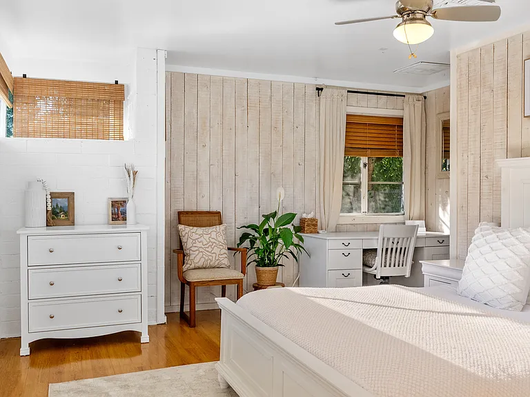 Waveview Dr — Photo 9