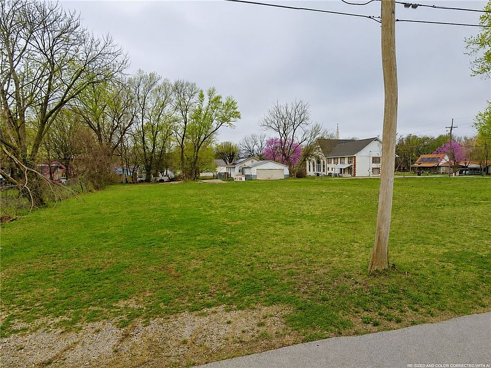 1st image of 119 N Carter Ave