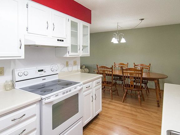 4th image of 1424 14th St E APT 17