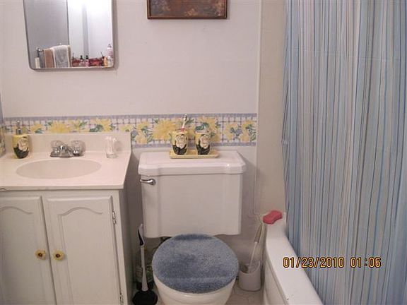3rd image of 2437 Meadowood St