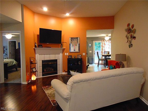 3rd image of 8025 Oak Tree Dr S