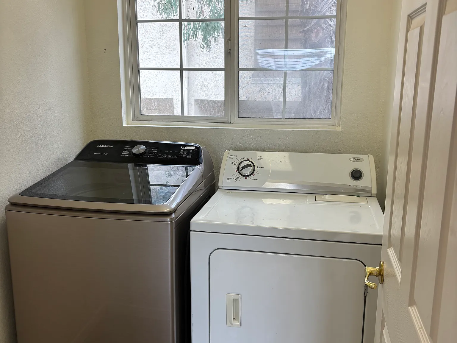 2 bed, 1200 sqft, $2,995 — Photo 3