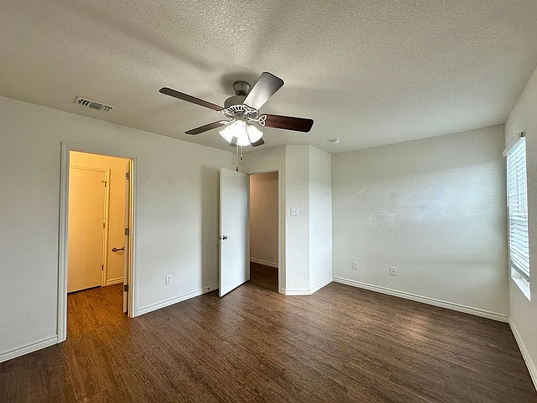 901 Lasso Dr — Photo 48