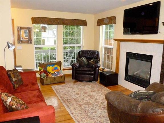 Living Room with fireplac