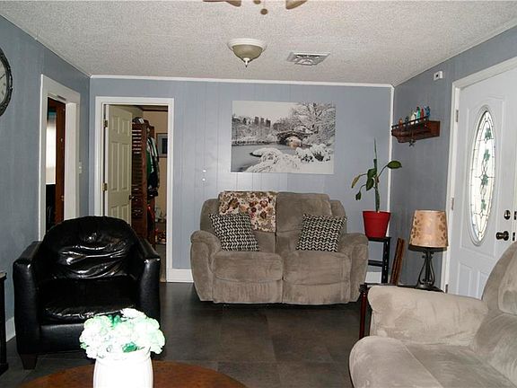 3rd image of 1709 Alma Blvd