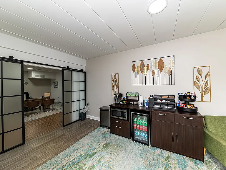 Leasing Center