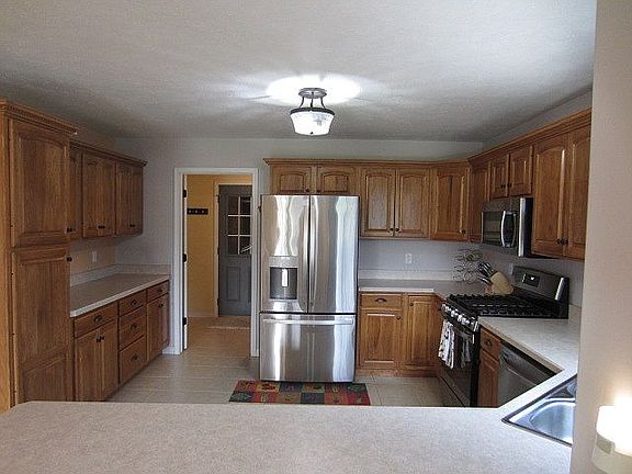 4th image of 22360 Forsythia Dr