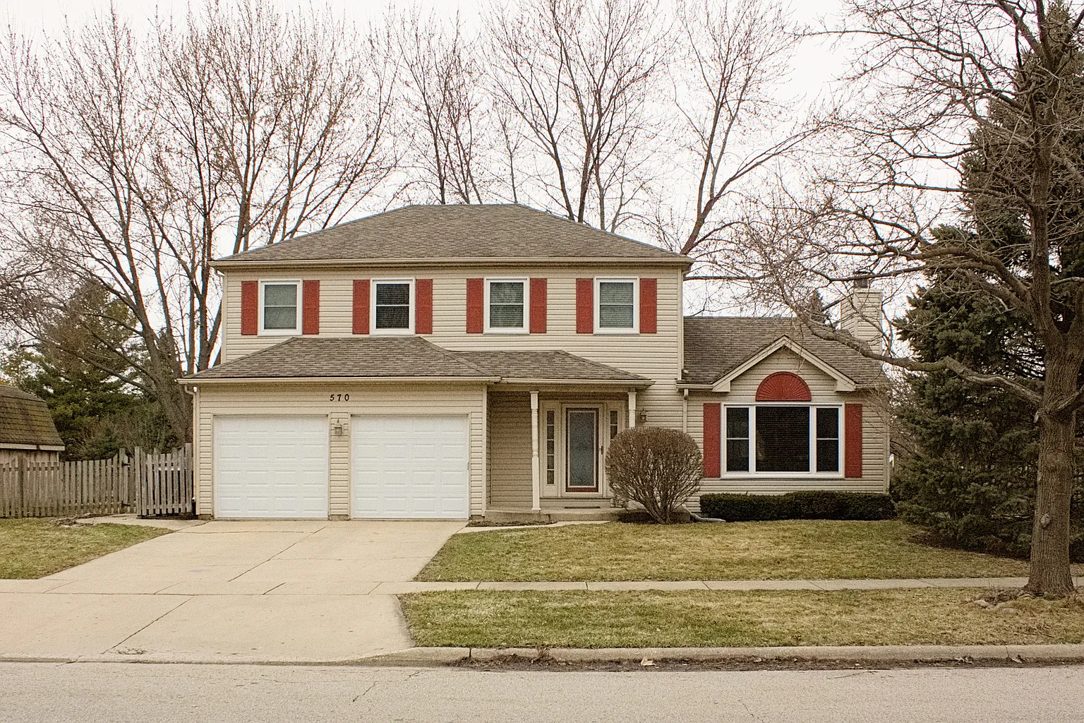 570 Trinity Ter photo 1
