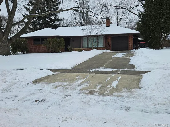 17215 Sunnybrook Dr, Southfield, MI 48076