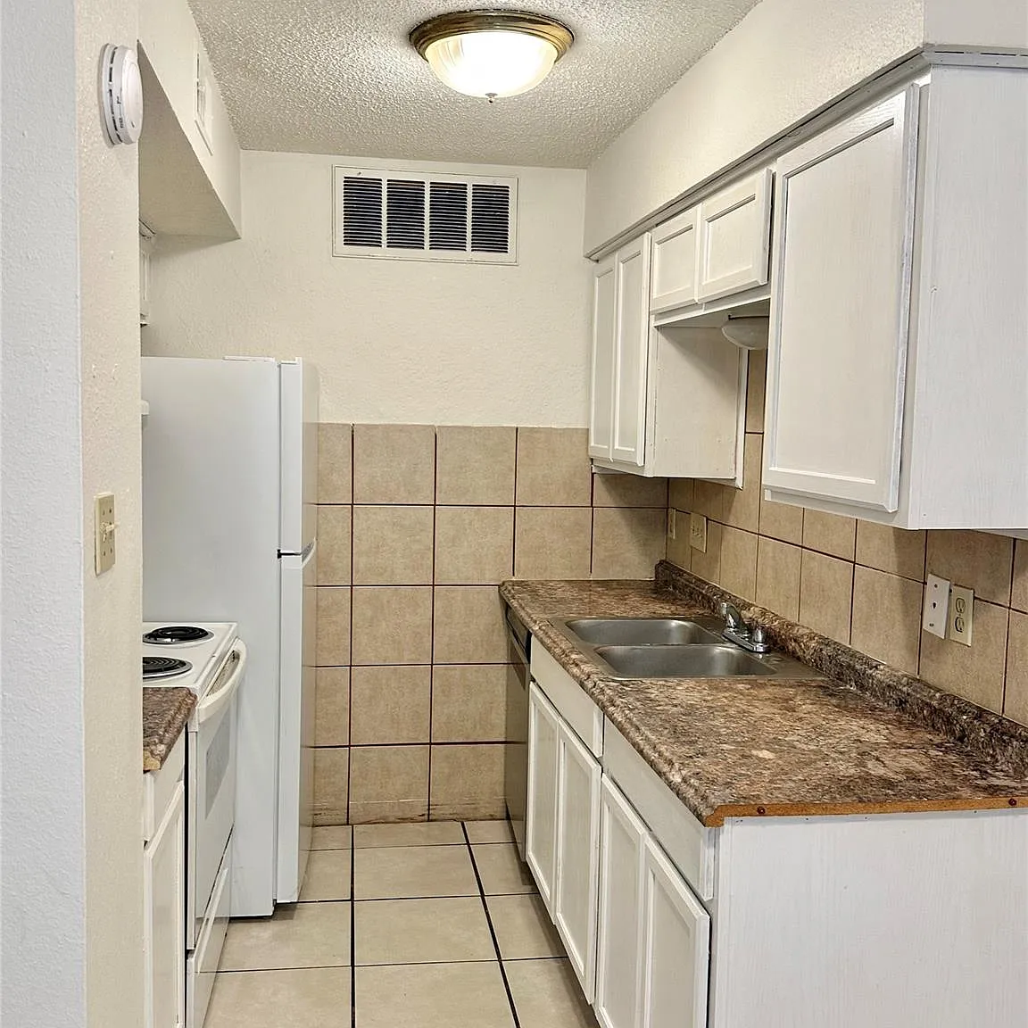 1 bed, 1.0 bath, 450 sqft, $950 — Photo 2