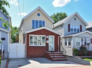 8835 69th Rd, Forest Hills, NY 11375