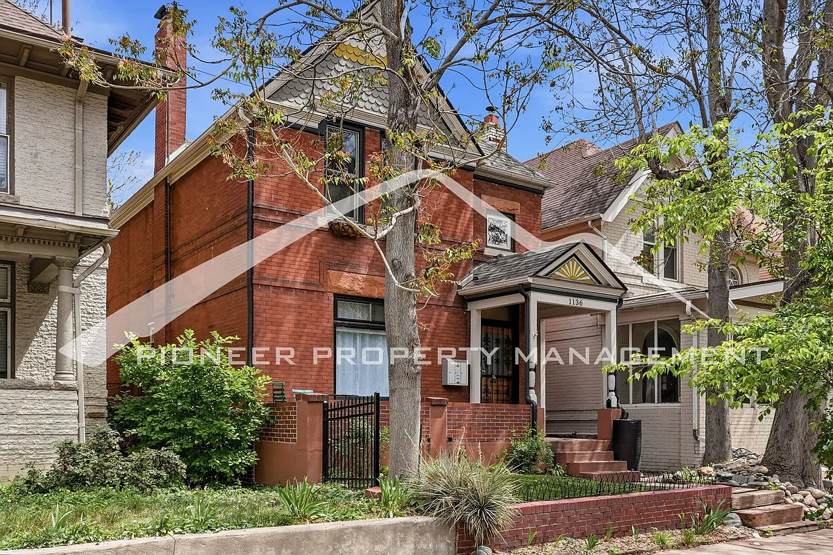 Building Photo - 1136 N Washington St #3
