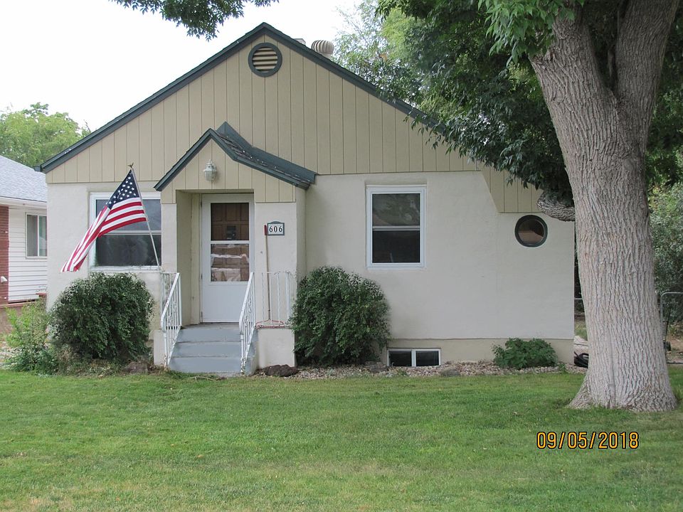 Well kept retro 2 bedrooms, 1 3/4 bath, basement office. Large storage/game room attached to a 2 1/2 garage. Clean neighborhood. Lovely home town atmosphere in old town Windsor, Colorado.