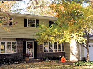 810 Oceola Dr, Algonquin, IL 60102