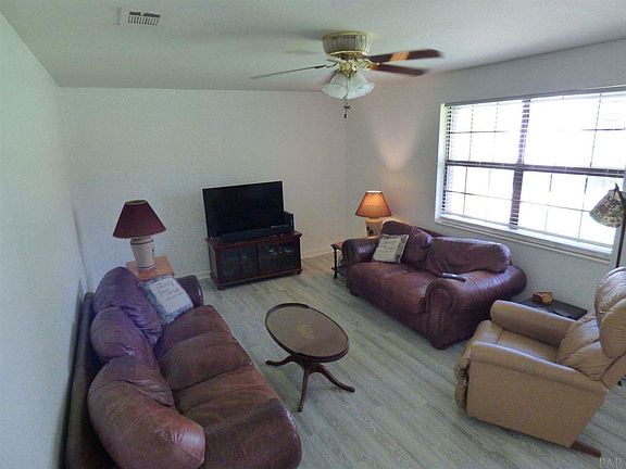 2nd image of 975 El Camino Dr