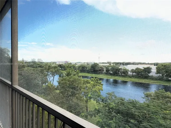 2206 S Cypress Bend Dr APT 508, Pompano Beach, FL 33069