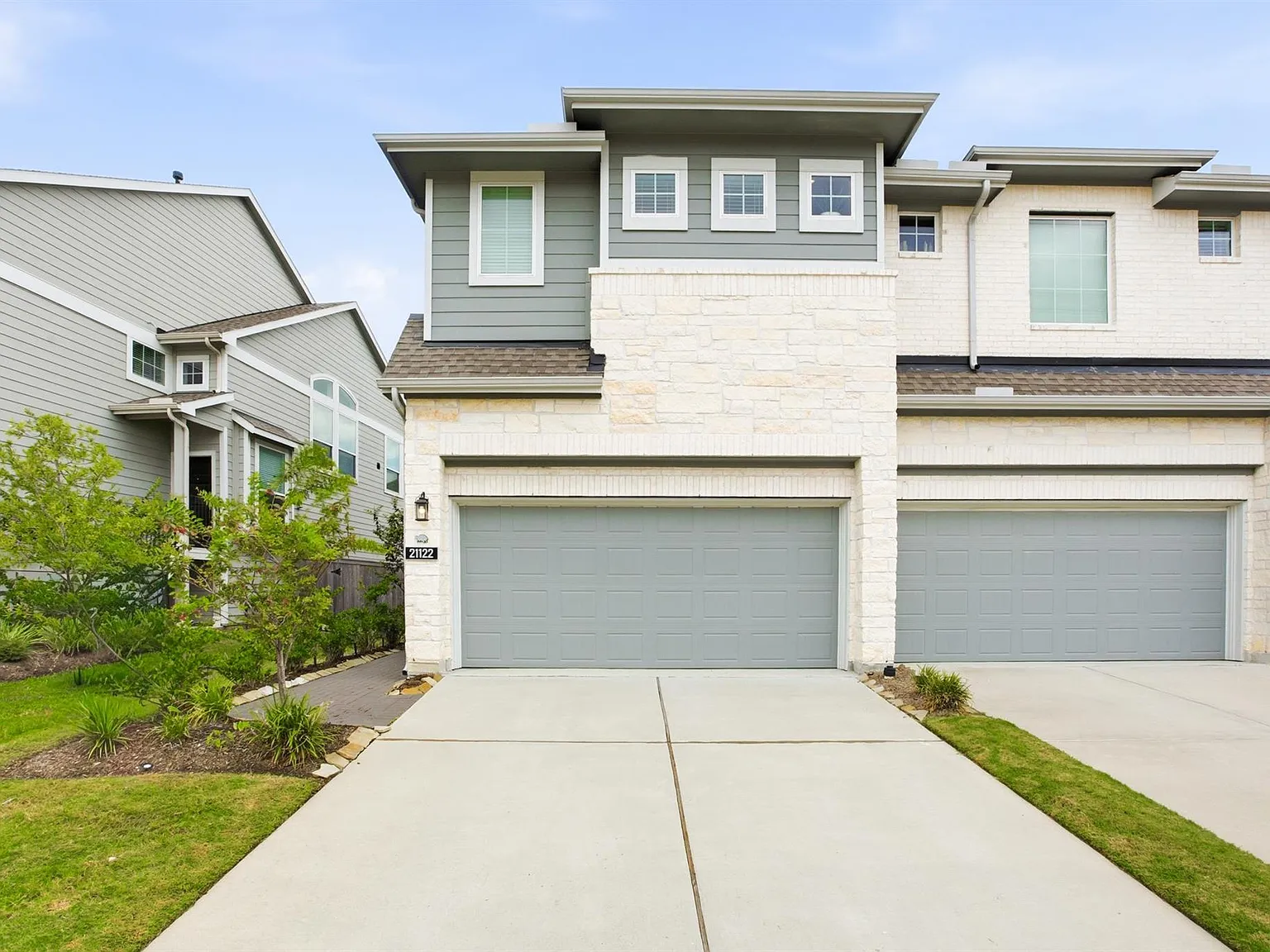 3 bed, 2.5 bath, 1824 sqft, $2,890 — Photo 1