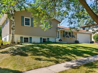 521 Westport Dr, Port Washington, WI 53074