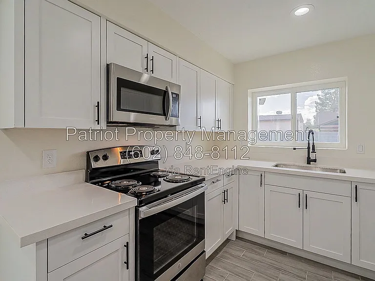 7003 W Sierra St — Photo 4