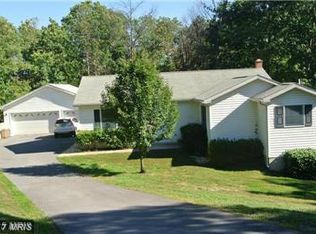 101 Swallow Ct, Berkeley Springs, WV 25411