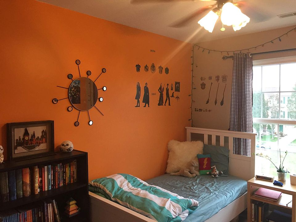 2nd Bedroom - The color now is grey