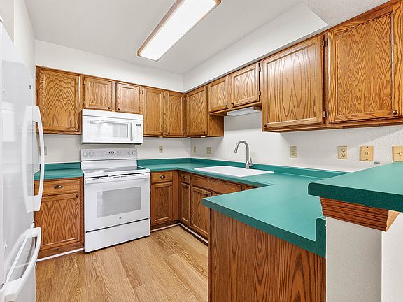 3rd image of 18 Pluim Dr Unit 13