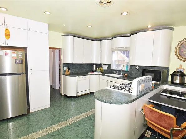 83-28 Abingdon Road image 8 of 34