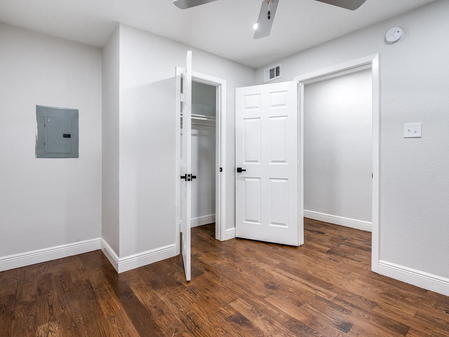 2 bed, 1.5 bath, 825 sqft, $1,475 — Photo 4