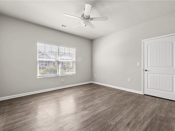 5th image of 410 Rockview Dr
