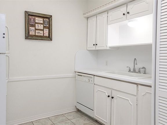 2nd image of 4320 Bellaire Dr S APT 107W