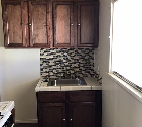 4th image of 512 E Fairview Blvd