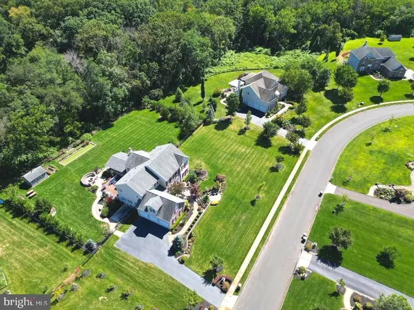 48 Weathervane Cir, Cream Ridge, NJ 08514