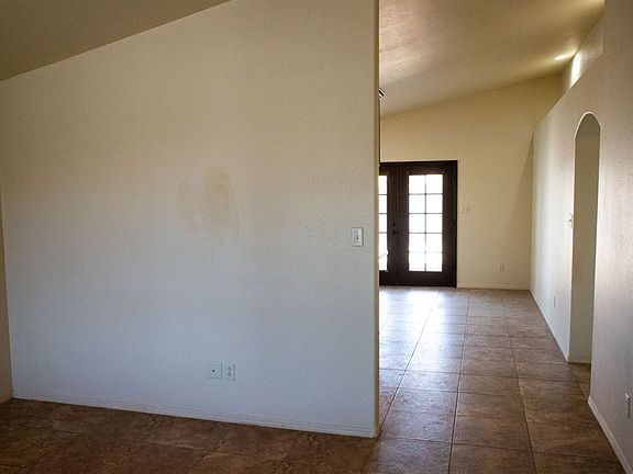 4th image of 723 E Arena St