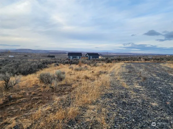 565 Snaffle (Lots 10, 6 & 7) Court, Ephrata, WA 98823