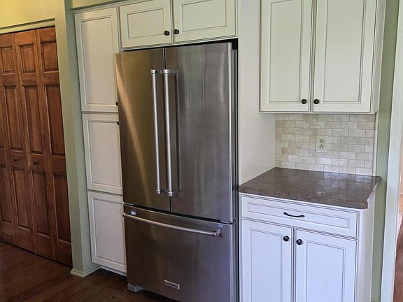 3rd image of 2115 Lyman Dr