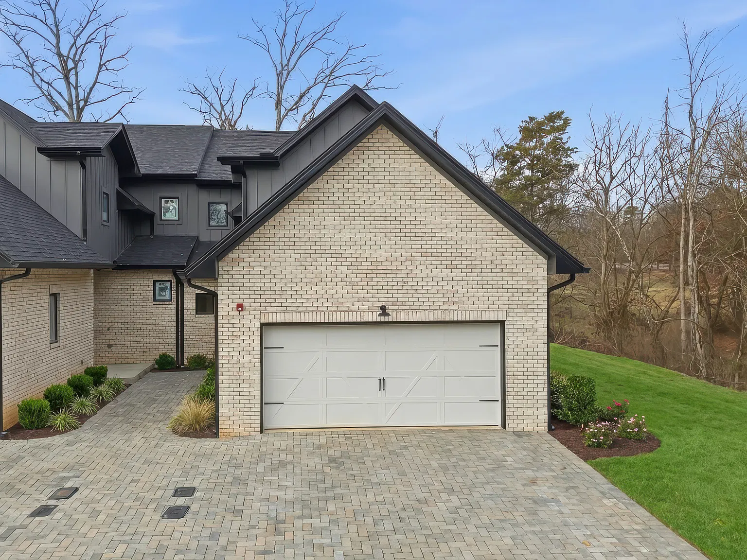 3 bed, 3.5 bath, 2440 sqft, $3,750 — Photo 1