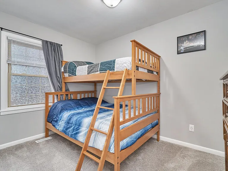 137 Woods Rd — Photo 10