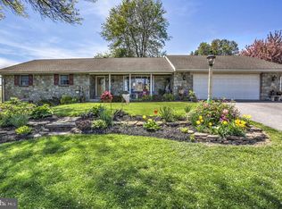 422 Wynwood Dr, Willow Street, PA 17584