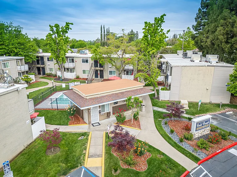 Gold Creek Apartments — Photo 17