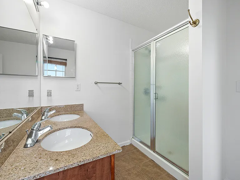 4035 Redroyal Ave — Photo 24