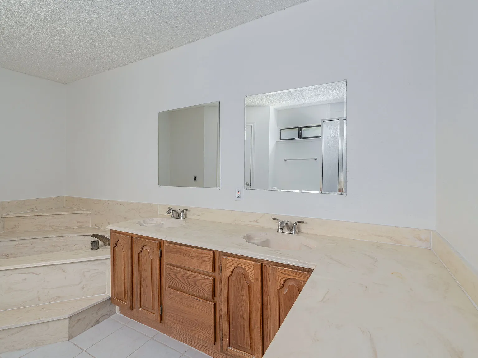3 bed, 2035 sqft, $3,000 — Photo 3