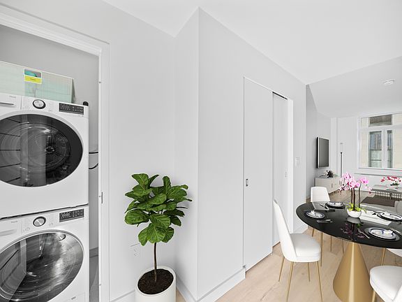 4th image of 90 John St #1120