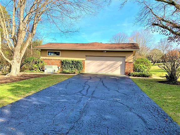 4th image of 7041 Stockton Dr