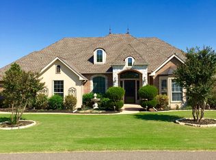 2904 Murray Ct, Moore, OK 73165
