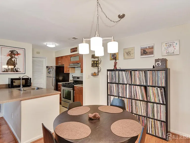 54 Lear Ct — Photo 9