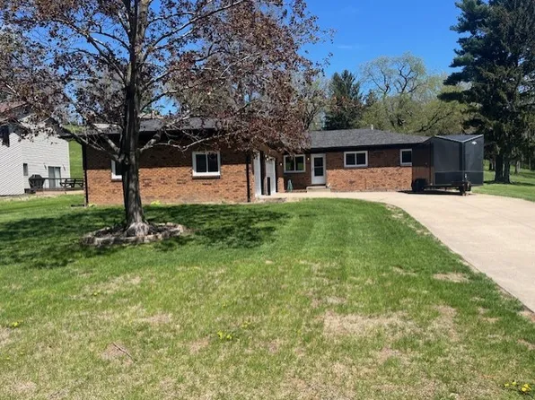 4065 Pinebrook Ln, Bettendorf, IA 52722