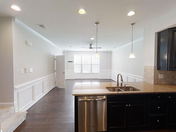 5th image of 3210 Yeager Dr #5C