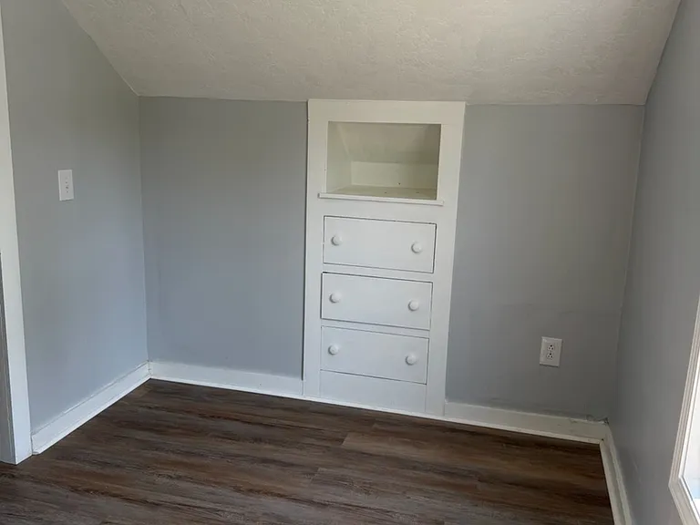 1146 Stonewall St N — Photo 17