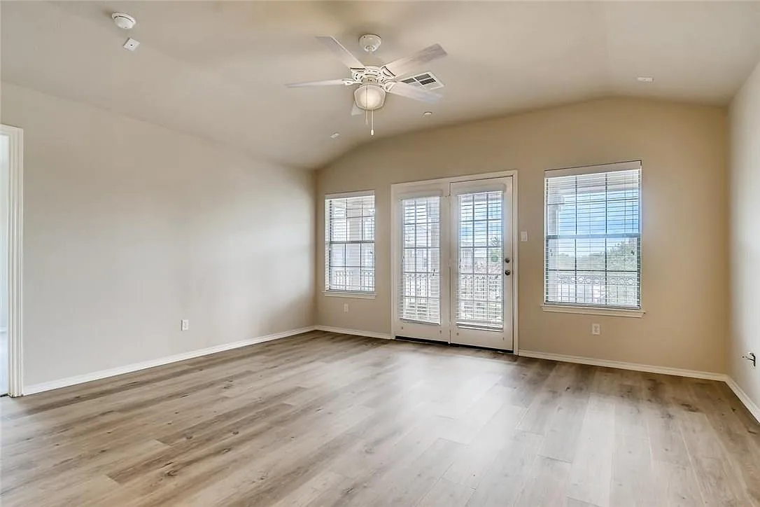 2 bed, 2.0 bath, 1090 sqft, $1,750 — Photo 4