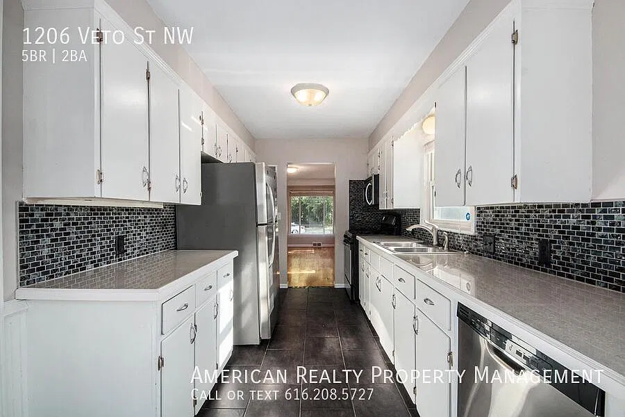5 bed, 1681 sqft, $3,000 — Photo 3